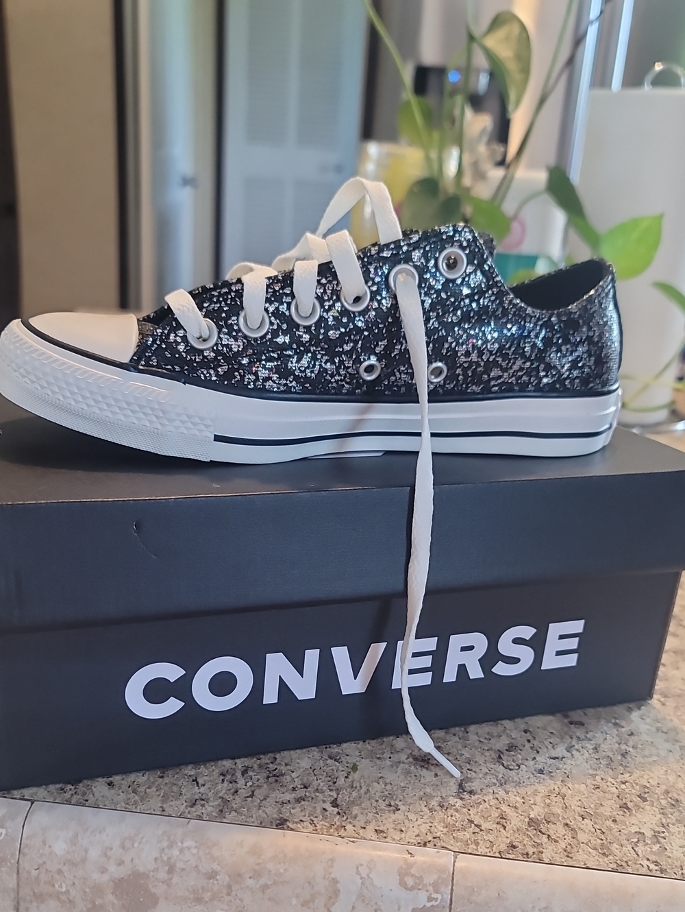 Converse  6.5 Glitter Low Top Sneakers in Black and White